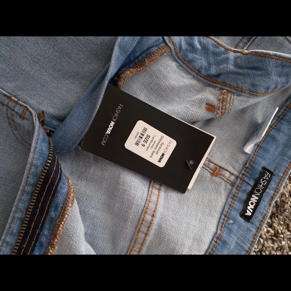 Fashion Nova Syracuse Distressed Jeans Light Wash - Picture 4 of 4